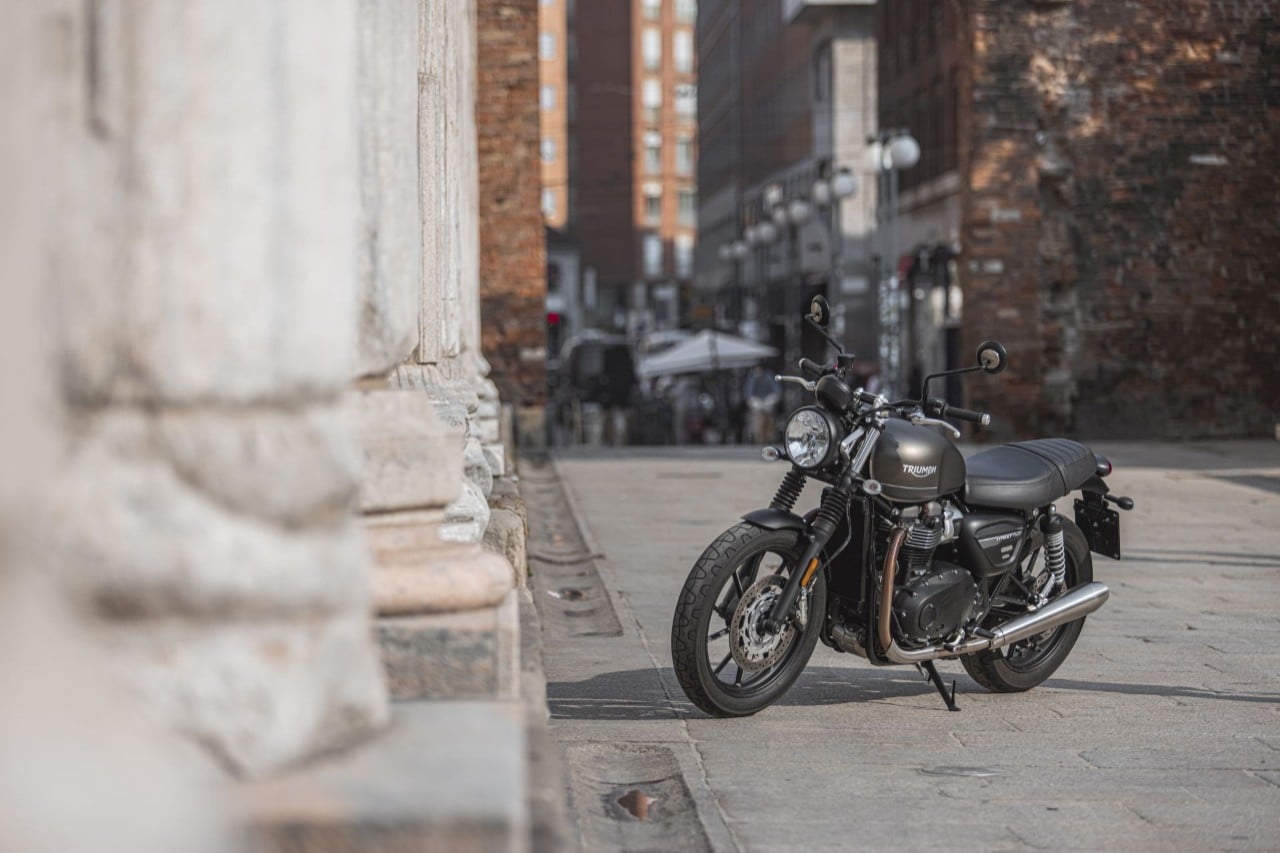 Moto Guzzi V7 Centenario e Triumph Street Twin: questione di PEDIGREE